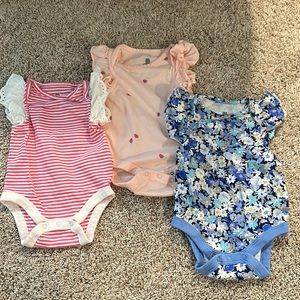 Gap 0-3 month body suit bundle